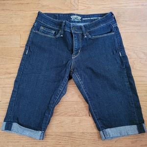 [SOLD] Levi Bermuda Shorts